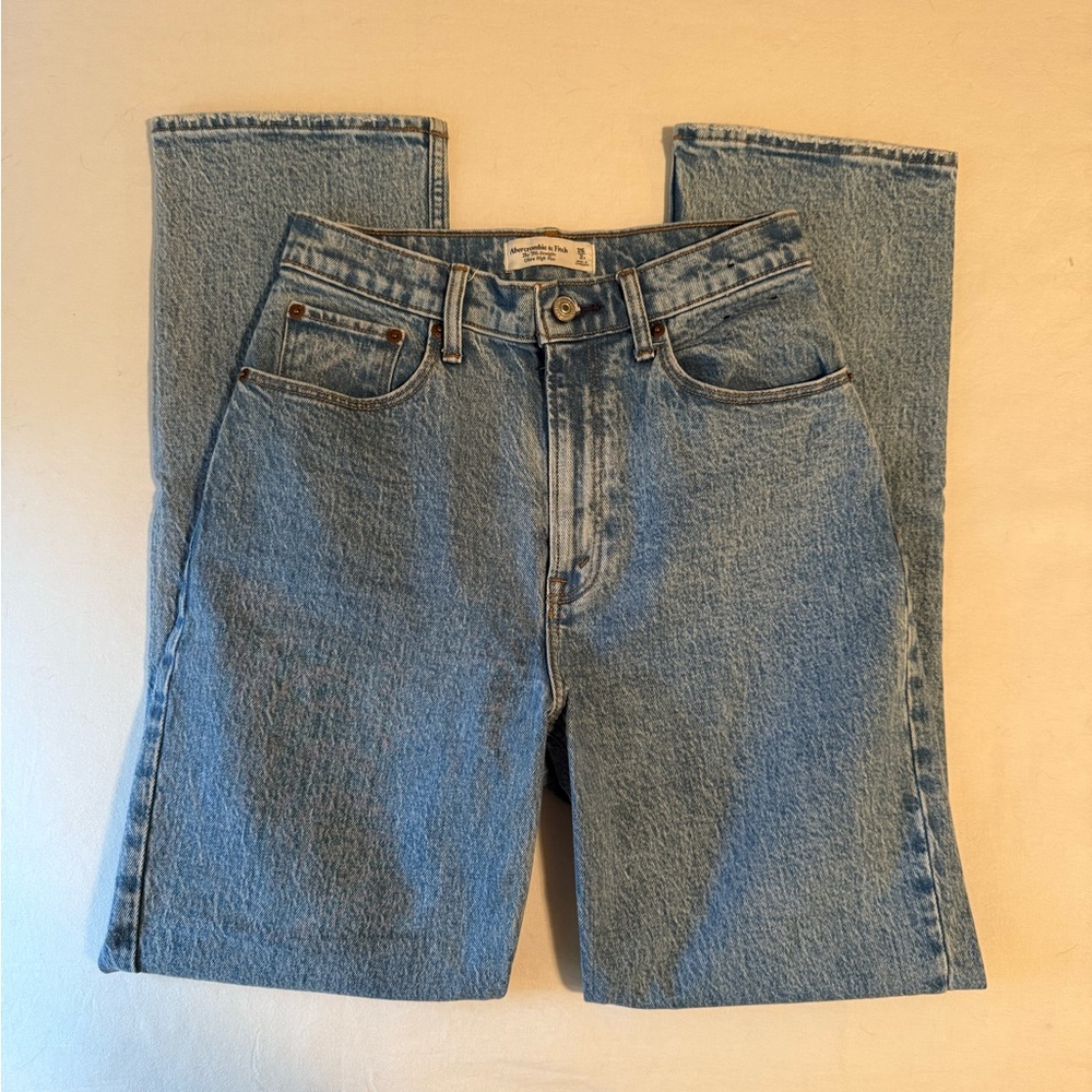 A&F 90s Straight Ultra High Rise Jean Medium Wash